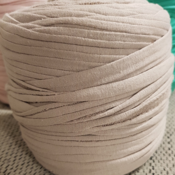 3 Skeins of recycled tshirt yarn pink green and beige - Picture 2 of 6